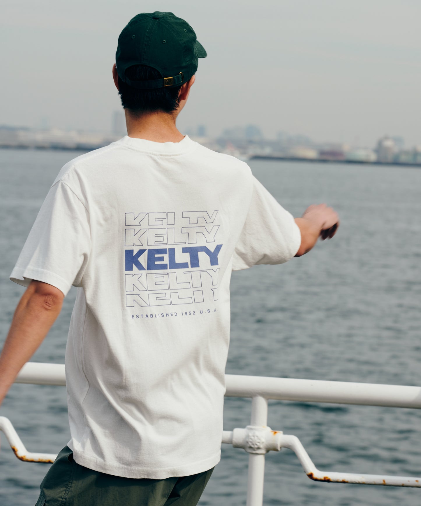 Back typo logo print T-shirt / バックタイポロゴプリントTシャツ