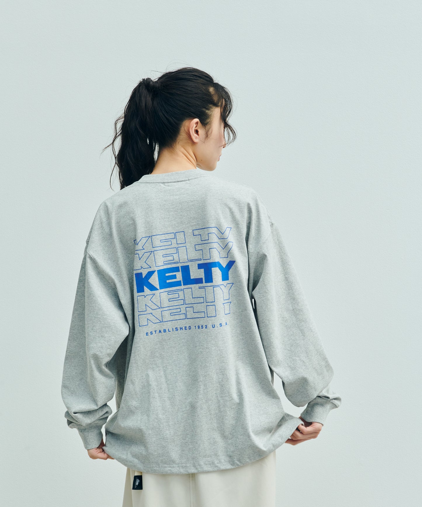 バックタイポロゴ L/S ティーシャツ
