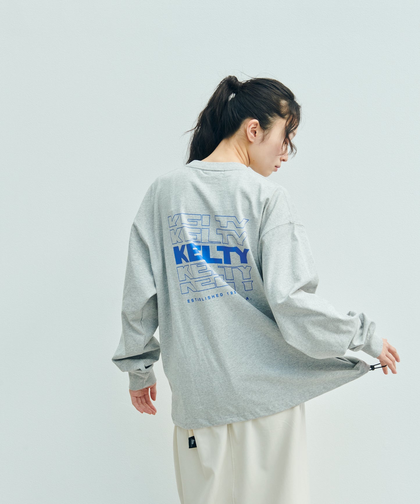 バックタイポロゴ L/S ティーシャツ
