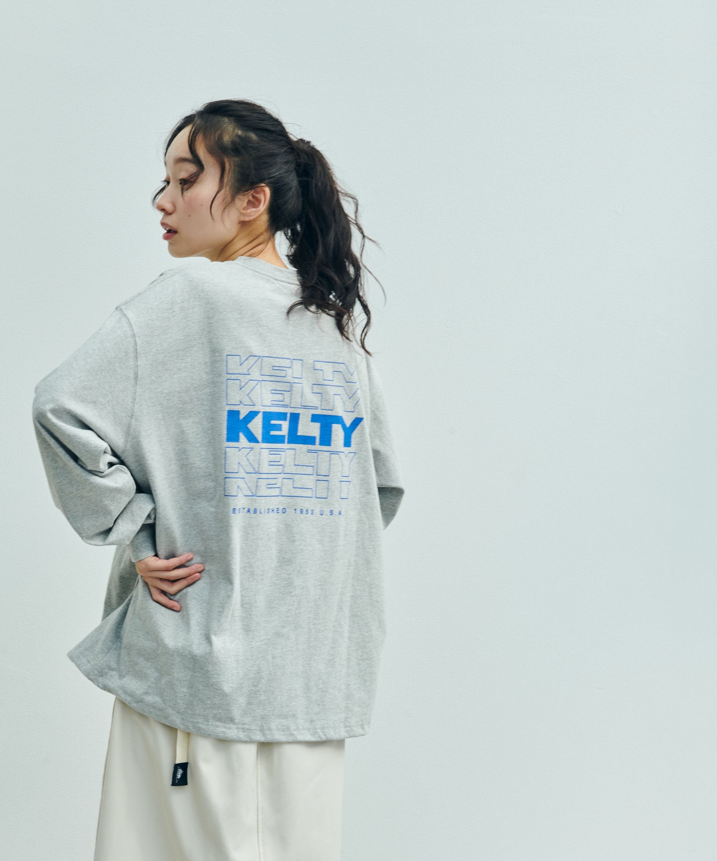 バックタイポロゴ L/S ティーシャツ