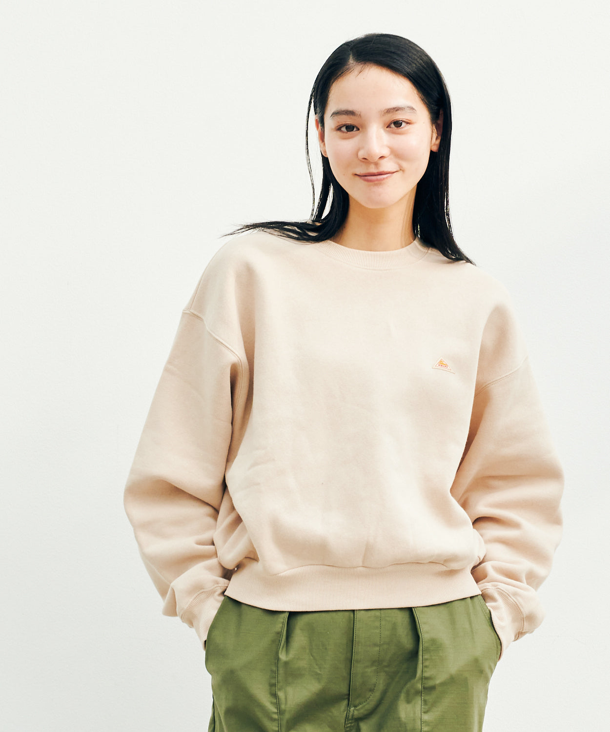 Conte ベージュ クルーネック クロップドスウェット UNITED ARROWS｜<conte>ドロップショルダー ネップ クルーネックニット