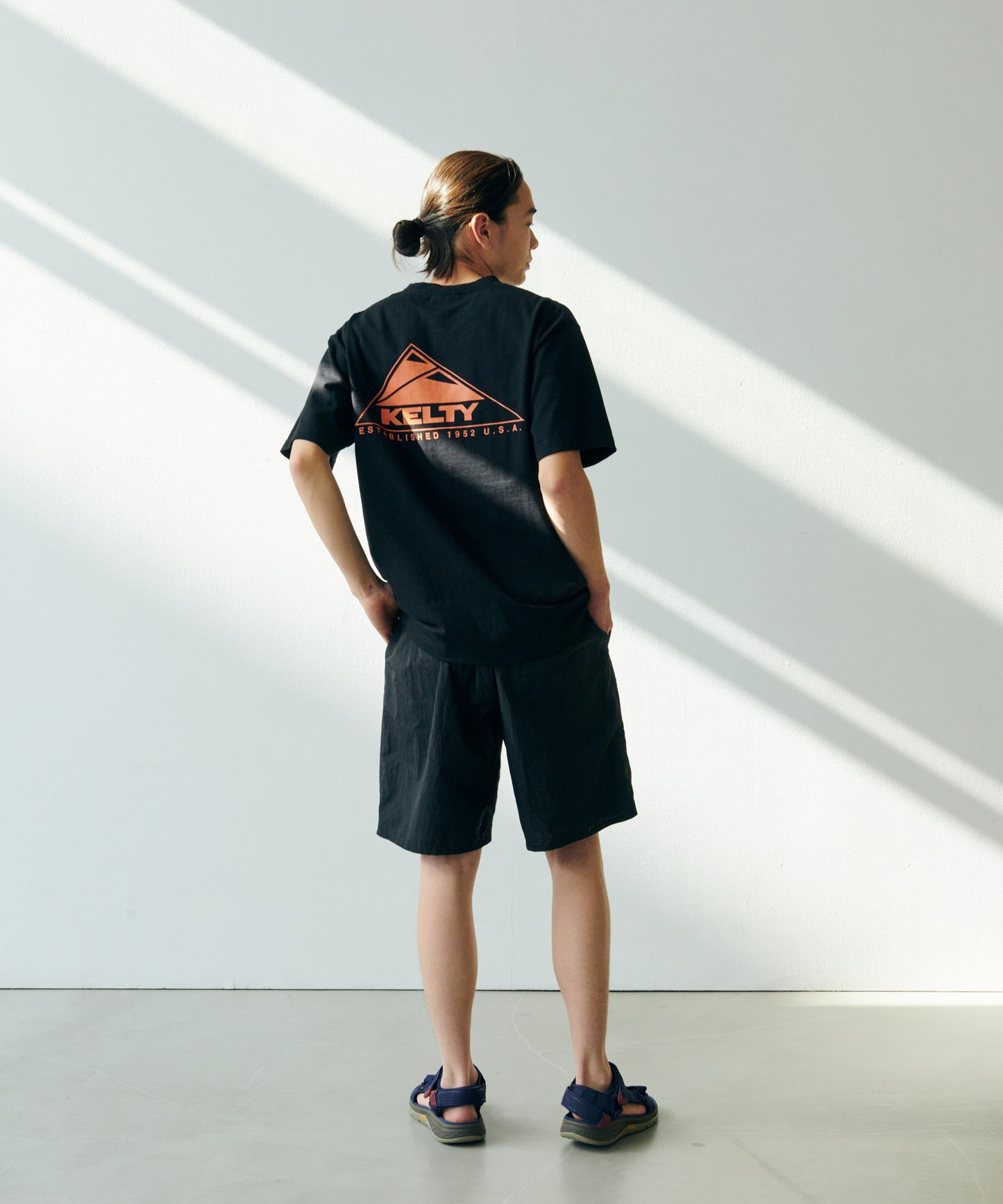 Back logo print T-shirt / バックロゴプリントTシャツ