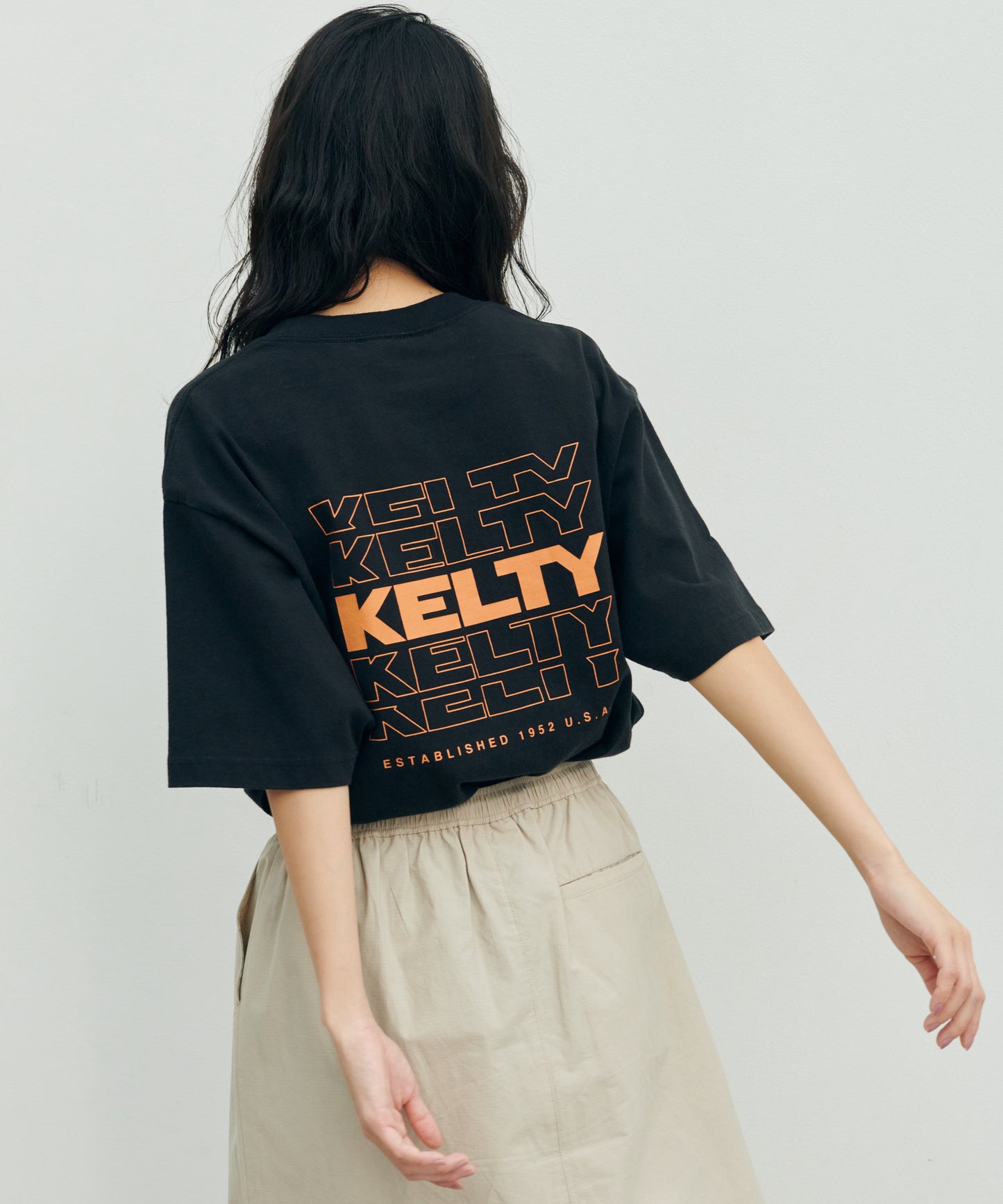 Back typo logo print T-shirt / バックタイポロゴプリントTシャツ