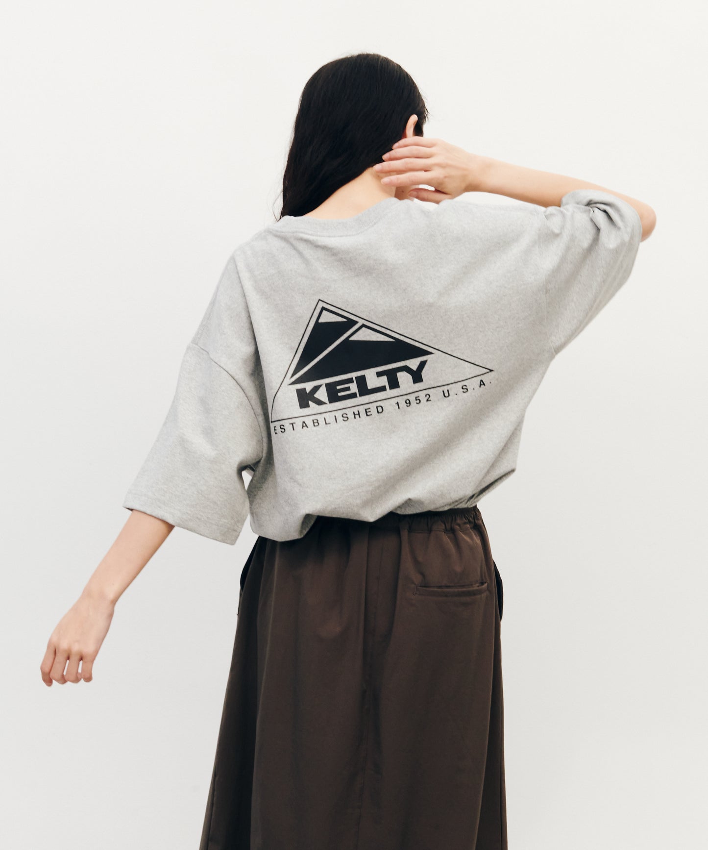 Back logo print T-shirt / バック ロゴ S/S ティーシャツ