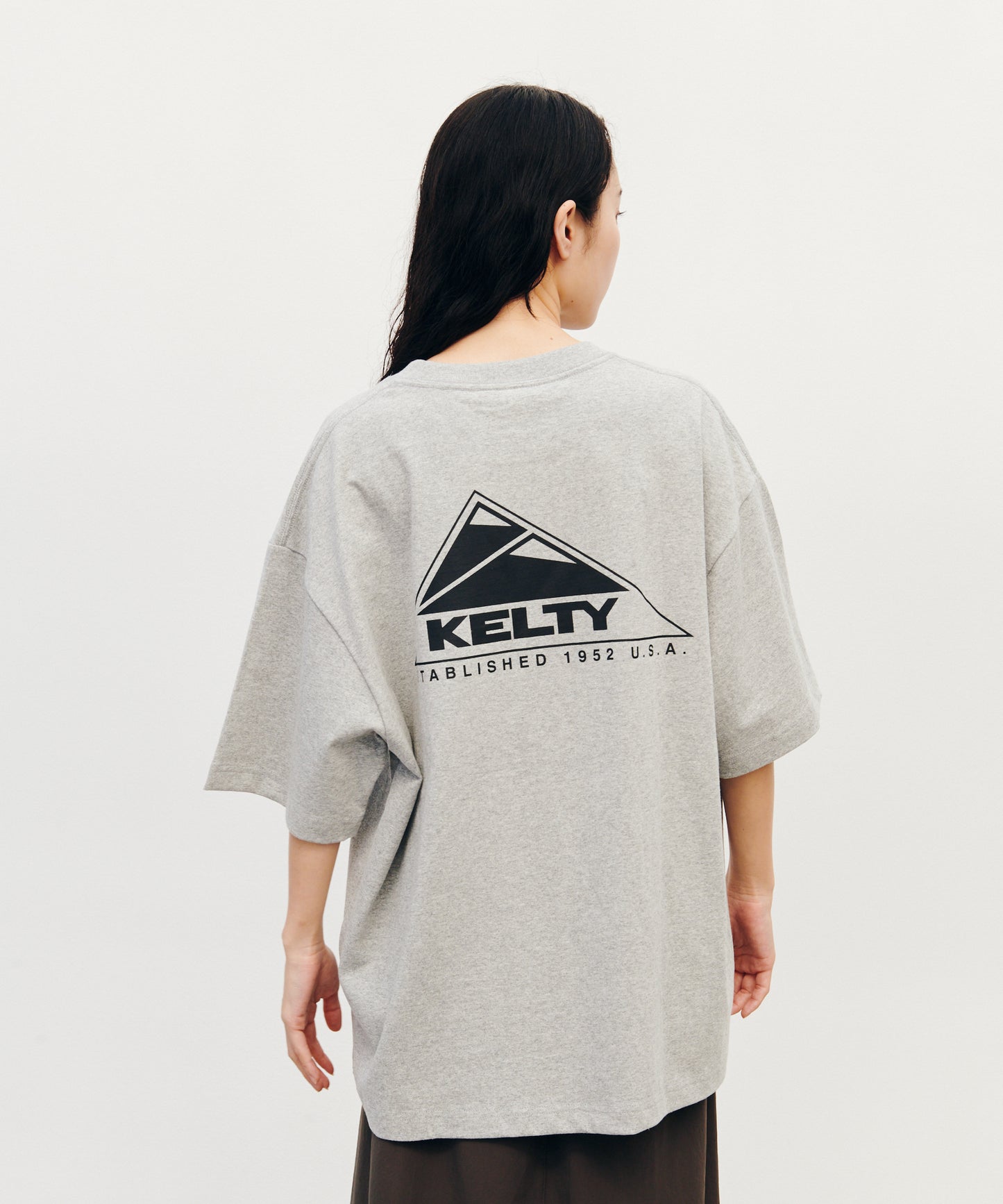 Back logo print T-shirt / バック ロゴ S/S ティーシャツ