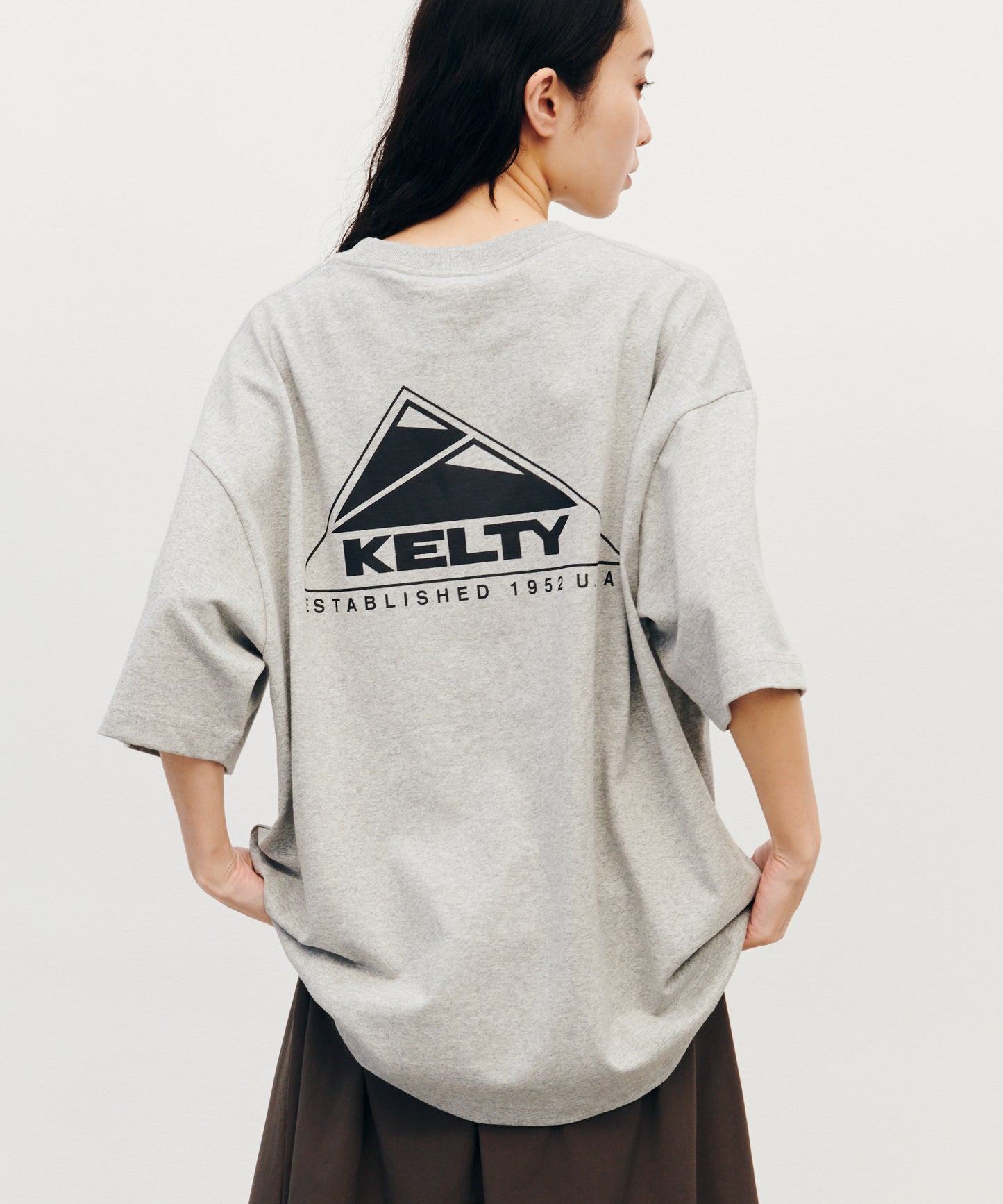 Back logo print T-shirt / バック ロゴ S/S ティーシャツ